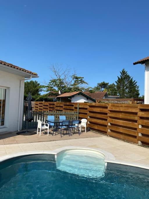 Piscine Bord De Foret Hébergement de vacances