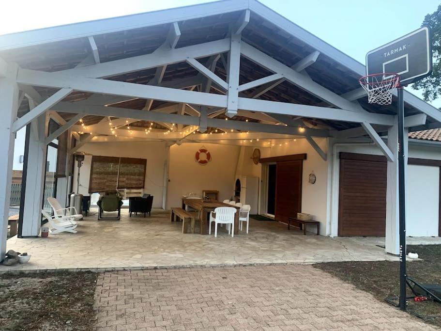 Piscine Bord De Foret Holiday home *